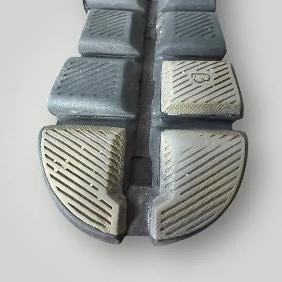 ON Running Cloud Women’s Shoes – Size W7.5 – Black – Pre-Owned - Picture 7 of 11